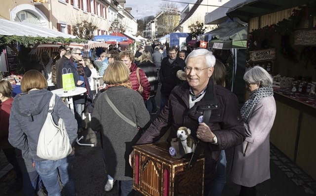 Der Weihnachtsmarkt am Lindle ist nich...ter aber durchaus ein Publikumsmagnet.  | Foto: Volker Mnch