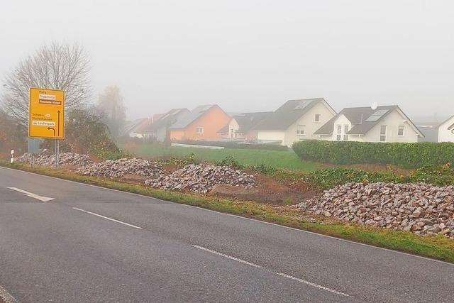 Warum in Laufenburg Steinhaufen neben der Strae liegen