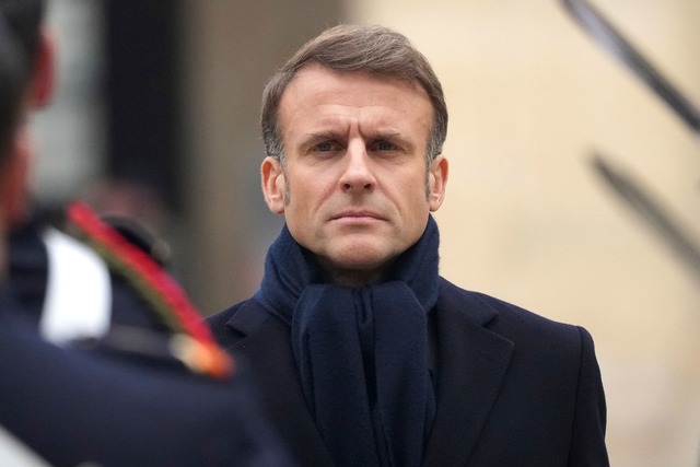 Frankreichs Pr&auml;sident Macron sieh...nce f&uuml;r den Libanon. (Archivbild)  | Foto: Michel Euler/AP Pool/AP/dpa