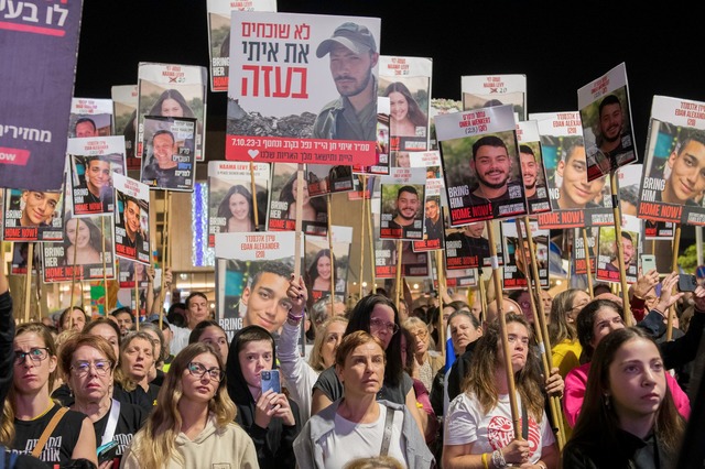 Demonstranten fordern Freilassung von Geiseln der Hamas. (Archivbild)  | Foto: Israel Hadari/ZUMA Press Wire/dpa