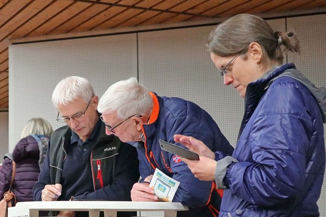 Wie funktioniert das? Am Rande einer I...m konnte man die neue LGo-App testen.  | Foto: Thomas Winckelmann