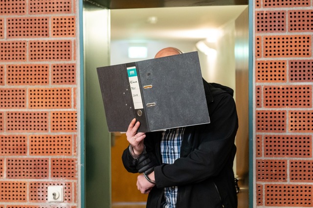 Der Angeklagte hatte in dem Prozess zun&auml;chst geschwiegen. (Archivbild)  | Foto: Silas Stein/dpa