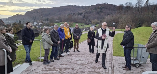 Dekan Johannes Mette segnete die Fried...en an der feierlichen Zeremonie teil.   | Foto: Wolfgang Beck