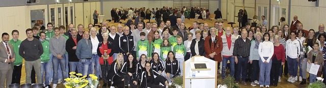 Rund 100 Brgerinnen und Brger sind i...gen und ihr Engagement geehrt worden.   | Foto: Reiner Beschorner