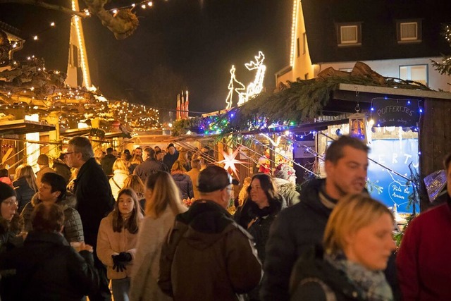 Diesen Samstag öffnet der Weihnachtsmarkt auf dem Neuenburger Rathausplatz. | Foto: Volker Münch Diesen Samstag öffnet der Weihnachtsmarkt auf dem Neuenburger Rathausplatz. | Foto: Volker Münch