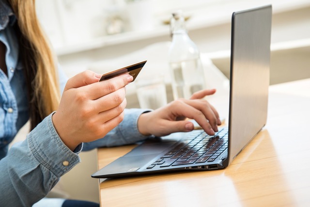 Online-Shopping immer beliebter (Symbolbild)  | Foto: Christin Klose/dpa-tmn/dpa