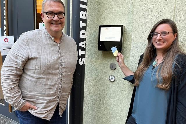 Die Stadtbibliothek in Schweizer Rheinfelden kann auch genutzt werden, wenn kein Personal da ist