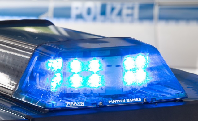 Eine Frau soll in N&uuml;rtingen einen Unfall gebaut haben (Symbolfoto)  | Foto: Friso Gentsch/dpa