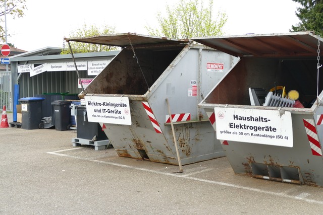 Alle Recyclinghfe - hier der in Rheinfelden - sollen erhalten werden.  | Foto: Sebsatian Kurtenacker