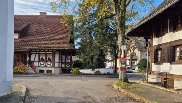 Der bergang vom Rathausplatz in die K...e (rechts) ist fr Lkw nicht machbar.  | Foto: Gabriele Zahn