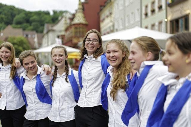 Die Mdchenkantorei am Freiburger Mnster singt in der Kirche St. Marien in Gengenbach