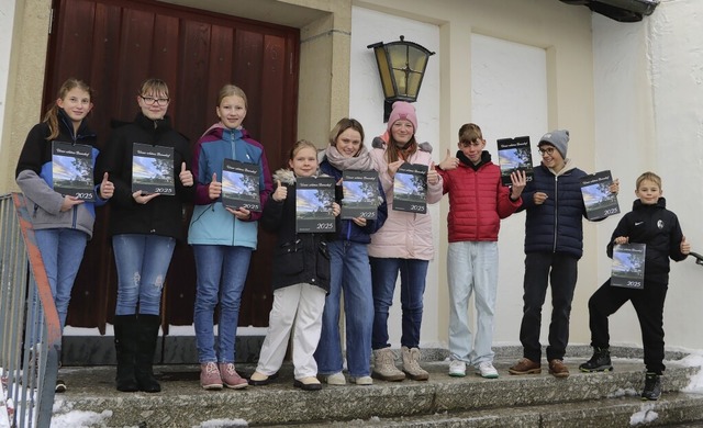 Bonndorfer Schler verraten im Kalende...vangelischen Kirche mitsamt Pfarrhaus.  | Foto: Martha Weishaar