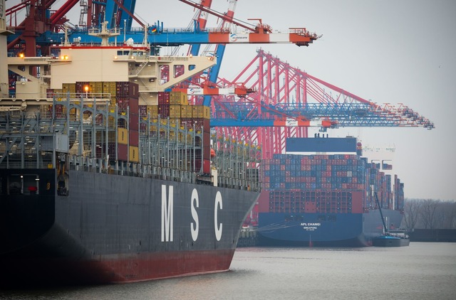 Die Stadt Hamburg und MSC schlie&szlig... Hafenlogistiker HHLA ab. (Archivbild)  | Foto: Christian Charisius/dpa