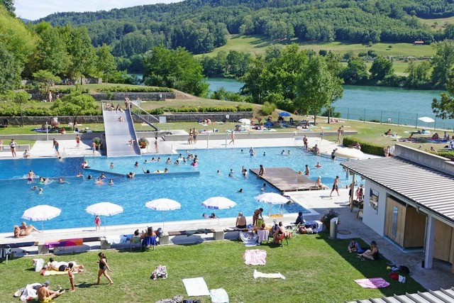 Das Gartenstrandbad bringt Badespa, k...burg mit je rund 433.000 Euro Verlust.  | Foto: Martin Kpfer