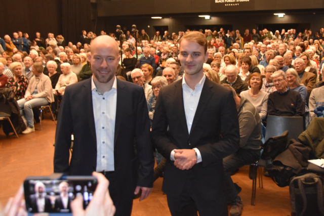 So haben sich die beiden Brgermeisterkandidaten in Kirchzarten prsentiert