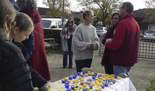 Pfarrerin Schimmel im Gesprch auf dem Friedhof in Ichenheim  | Foto: Daniela Nussbaum-Jacob