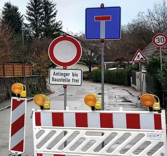 Die Zufahrt nach Eichen in Schopfheim ist gesperrt.  | Foto: Edgar Steinfelder