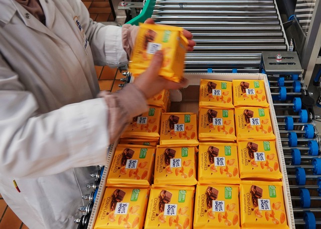 Der Hersteller Ritter Sport erh&ouml;hte zuletzt die Preise.  | Foto: Anna Ross/dpa