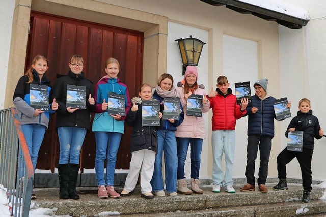 Bonndorfer Schler verraten im Kalende...vangelischen Kirche mitsamt Pfarrhaus.  | Foto: Martha Weishaar