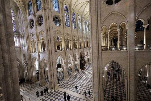 Am 7. Dezember wird Notre-Dame wiederer&ouml;ffnet.  | Foto: Christophe Petit Tesson/EPA POOL/AP/dpa