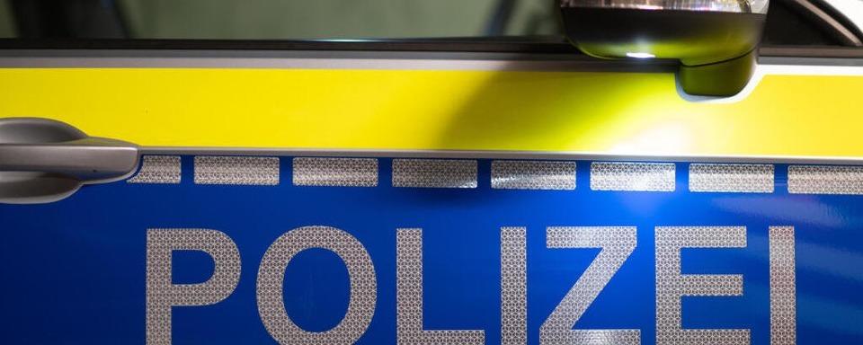 Zeugenaufruf - Unbekannter bedroht Reisende am Bahnhof in Freiburg und im Zug