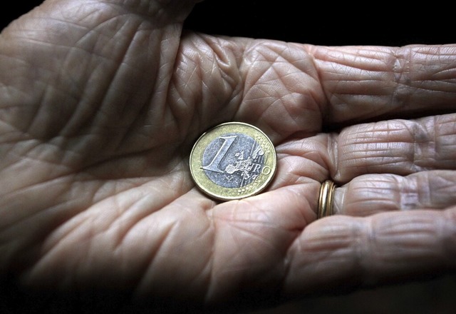 Wenn es auf jeden Euro ankommt, kann d...ion helfen, akute Notlagen zu lindern.  | Foto: Karl-Josef Hildenbrand