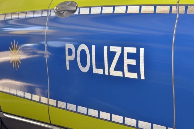 Mann in Freiburg mit abgebrochener Glasflasche bedroht