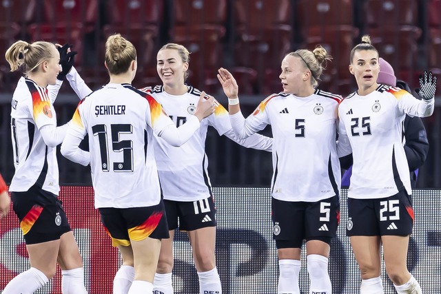 Jubel im Letzigrund: Deutschlands Fu&szlig;ballerinnen auf Torejagd  | Foto: Michael Buholzer/KEYSTONE/dpa