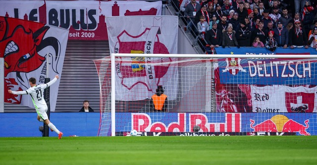 VfL Wolfsburg f&uuml;r nach einer Viertelstunde mit 3:0 in Leipzig.  | Foto: Jan Woitas/dpa