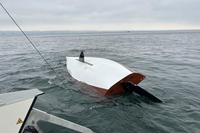 Wettkampfboot kentert auf Bodensee - zwei Segler tot