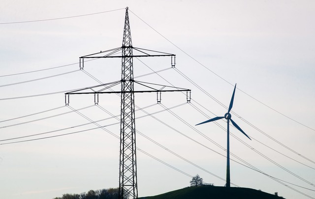 Der Einspruch gegen Windkraft soll k&uuml;nftig digital erfolgen. (Symbolbild)  | Foto: Christoph Schmidt/dpa