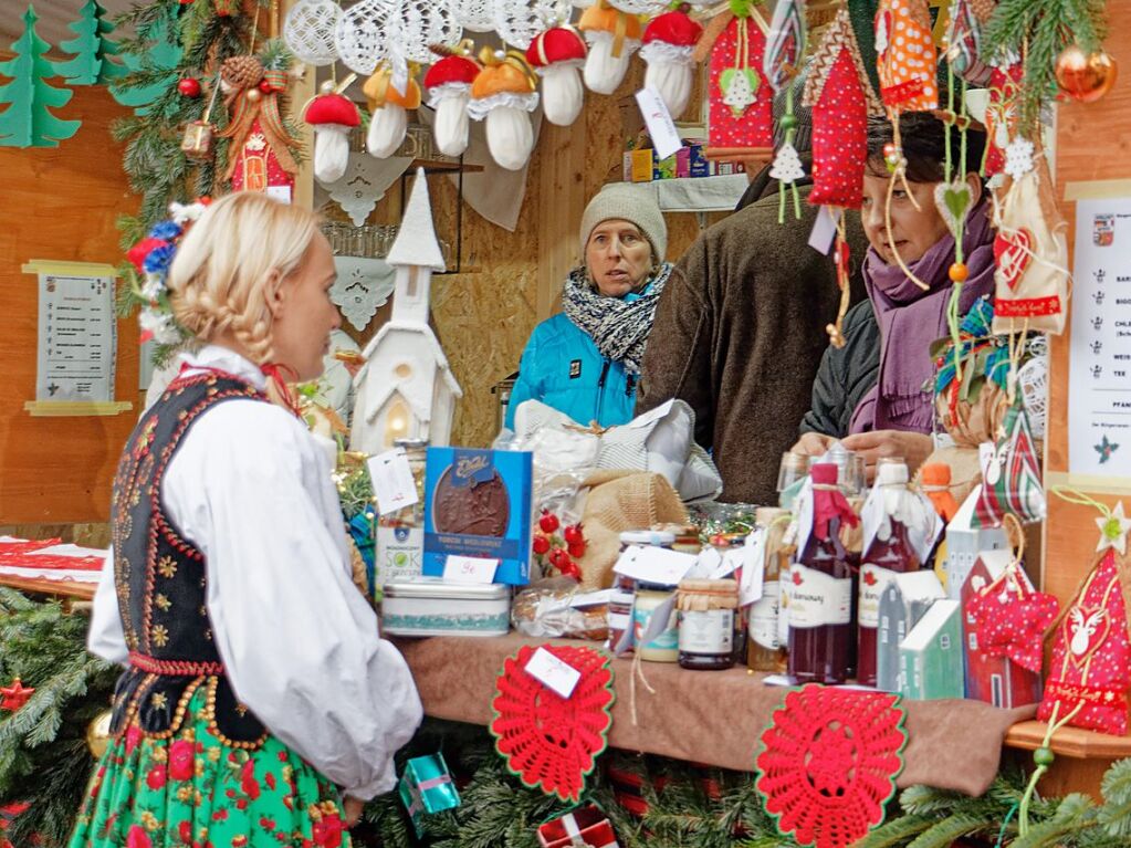 Weihnachtsmarkt in Herbolzheim: Auch die Partnerschaftsfreunde aus Moravica in Polen waren mit einem Stand vertreten.