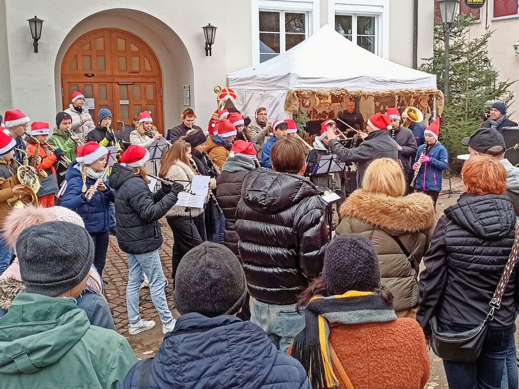 Erffnung des Weihnachtsmarkts in Kenzingen: Die Jungmusiker sorgten fr den musikalischen Rahmen.