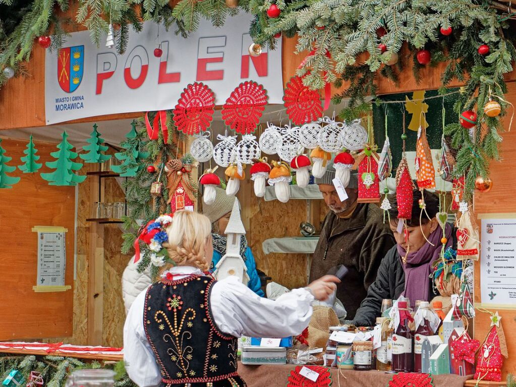 Weihnachtsmarkt in Herbolzheim: Auch die Partnerschaftsfreunde aus Moravica in Polen waren mit einem Stand vertreten.