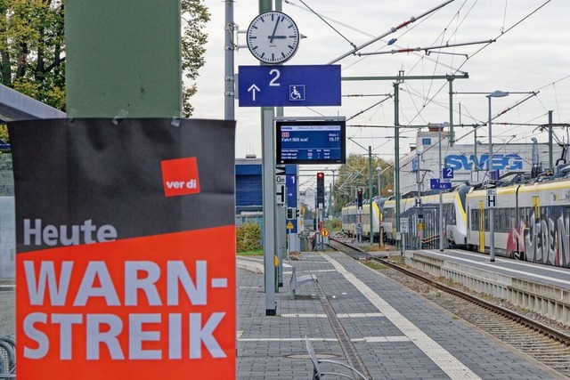 &quot;Fahrt fllt aus&quot; steht am 6...sich in der nchsten Warnstreik-Runde.  | Foto: Martin Wendel