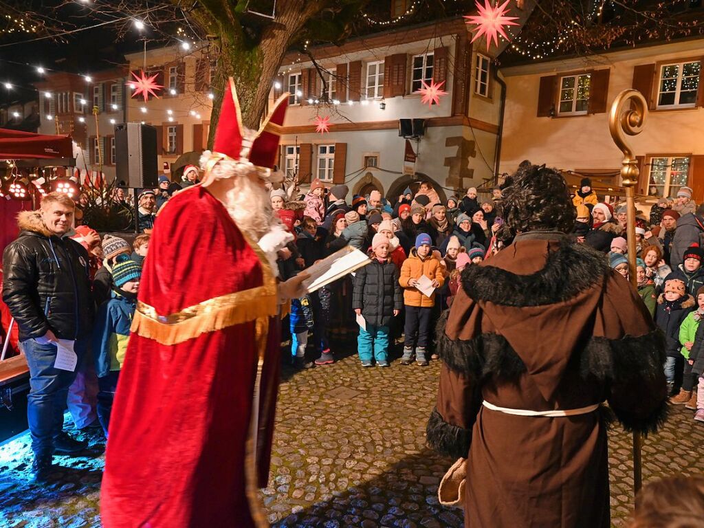 Impressionen vom dreitgigen Weihnachtsmarkt im historischen Stadtkern von Burkheim