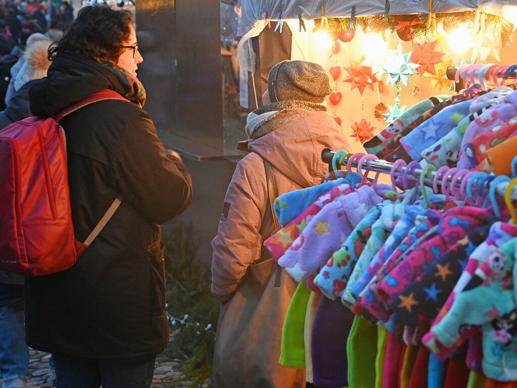 Impressionen vom dreitgigen Weihnachtsmarkt im historischen Stadtkern von Burkheim