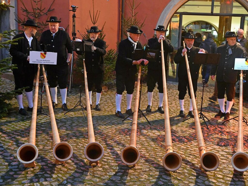 Impressionen vom dreitgigen Weihnachtsmarkt im historischen Stadtkern von Burkheim