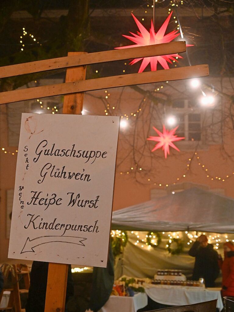 Impressionen vom dreitgigen Weihnachtsmarkt im historischen Stadtkern von Burkheim