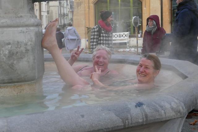 Ein Verein in Basel macht aus ffentlichen Brunnen kleine beheizte Schwimmbecken