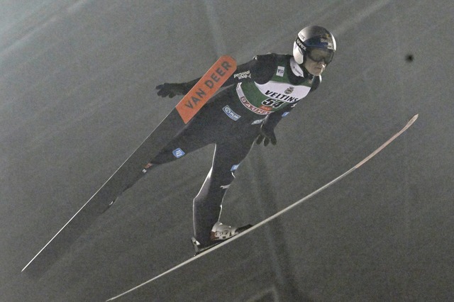 Platz eins mit nur einem Sprung: Andre...ch &uuml;ber seinen ersten Saisonsieg.  | Foto: Heikki Saukkomaa/Lehtikuva/dpa