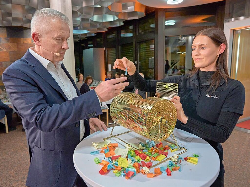 Auftakt der BZ-Aktion Weihnachtswunsch: Bei der BZ-Weinprobe in den Rumen des E-Werks Mittelbaden in Lahr freuten sich die Gste am Samstag ber ausgewhlte Weine, ein feines Men und die groe Tombola fr den guten Zweck.