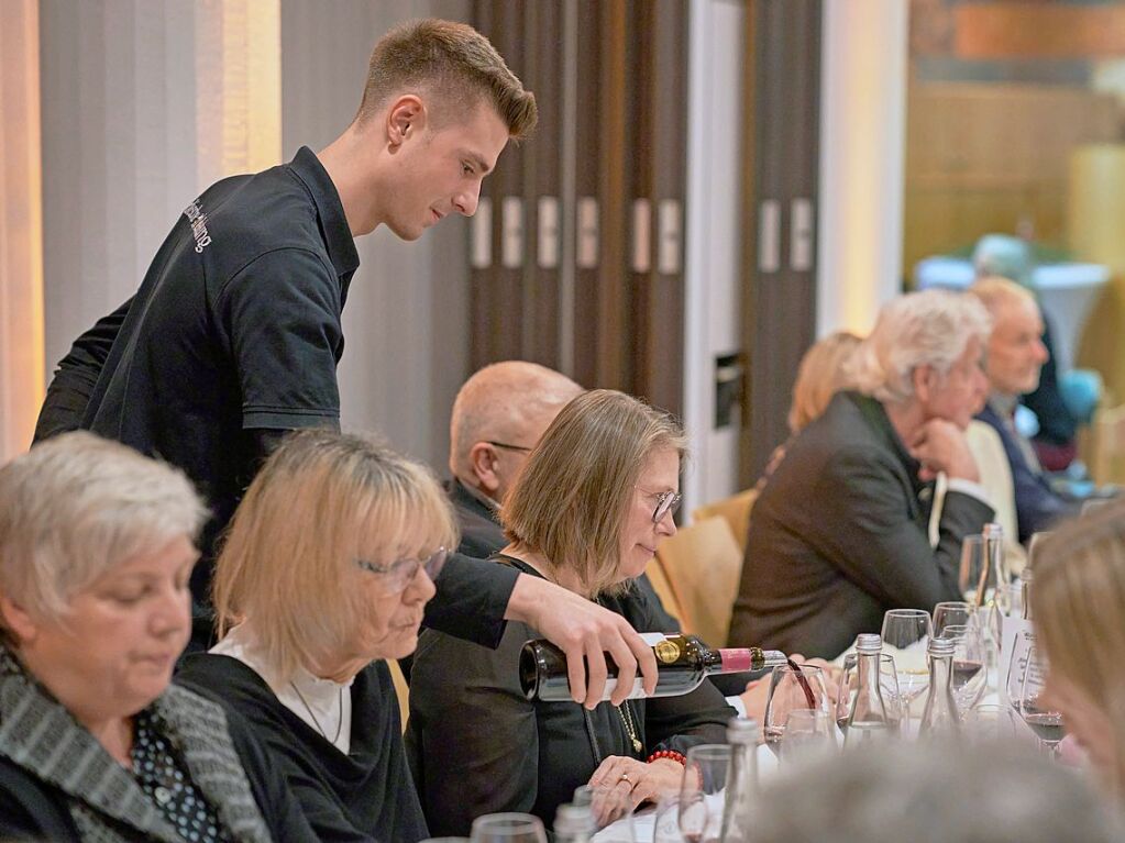 Auftakt der BZ-Aktion Weihnachtswunsch: Bei der BZ-Weinprobe in den Rumen des E-Werks Mittelbaden in Lahr freuten sich die Gste am Samstag ber ausgewhlte Weine, ein feines Men und die groe Tombola fr den guten Zweck.