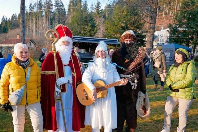 Titisee wird beim Weihnachtsmarkt Open-Air-Wohnzimmer