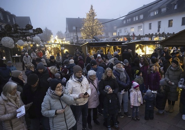 Trocken und kalt &#8211; ideale Wetter... Lindle Scharen von Besuchern strmen.  | Foto: Volker Mnch