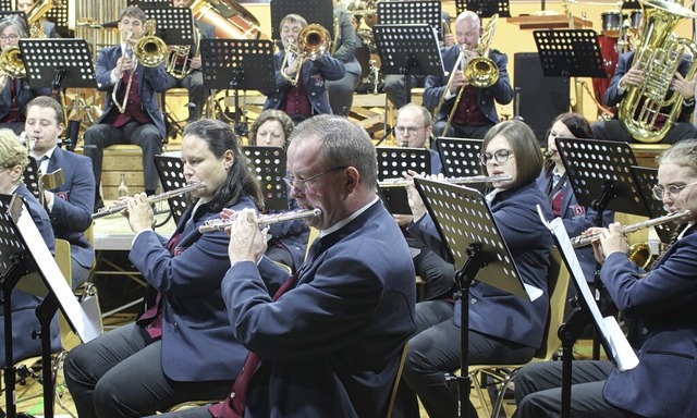 Der Musikverein flingen bei seinem traditionellen Adventskonzert  | Foto: Marianne Bader