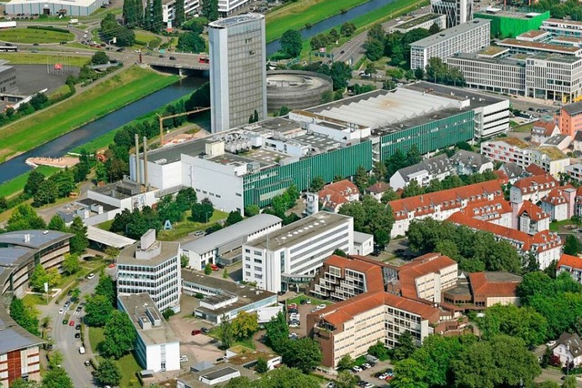 Das Offenburger Landratsamt (r. u.) so...udekomplex ist eine von zwei Optionen.  | Foto: Stadt Offenburg