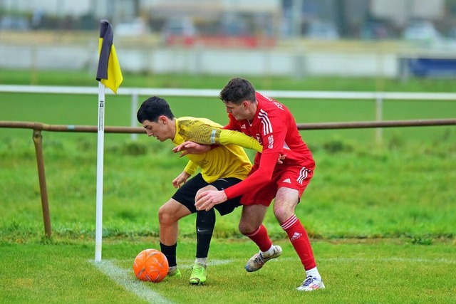 Danil Nuriiev vom FV Herbolzheim schir...insgesamt enttuschende Gste mit 2:0.  | Foto: Daniel Thoma