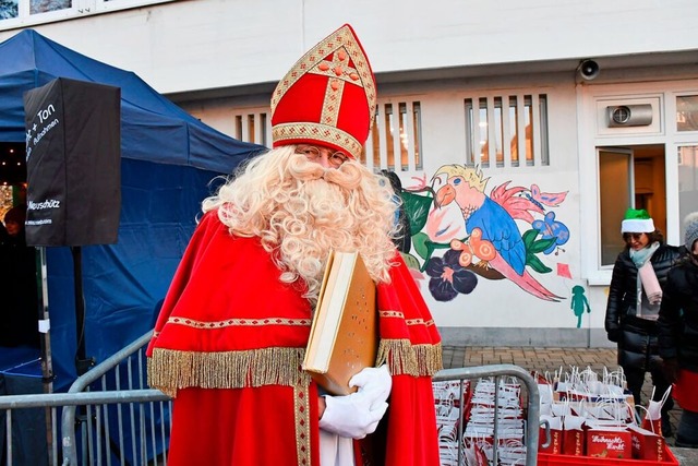 Natrlich durfte der Nikolaus nicht fehlen.  | Foto: Heinz und Monika Vollmar