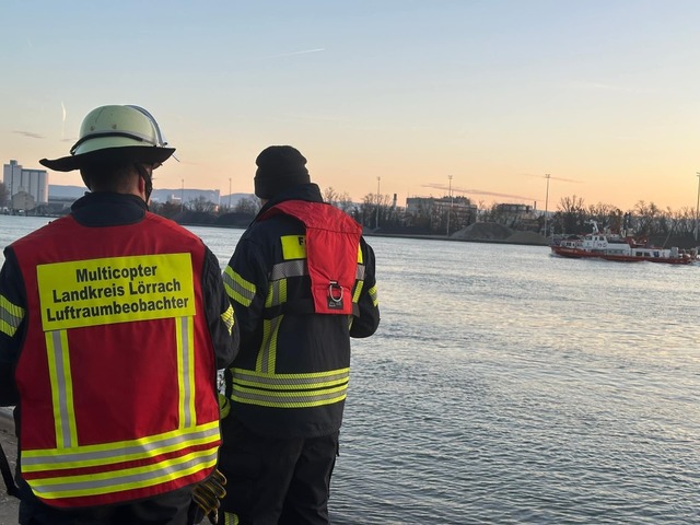 Mit einem Groaufgebot wurde bei Weil am Rhein nach dem Vermissten gesucht.  | Foto: Freiwillige Feuerwehr Lrrach